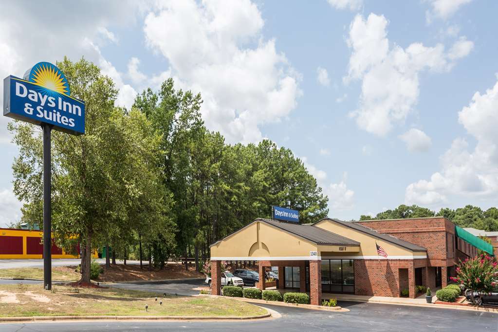 Days Inn & Suites By Wyndham Rocky Mount Golden East Exterior foto